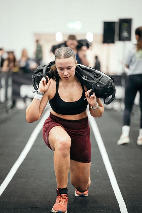 Sandbag Walking Lunges Hyrox Station Tips